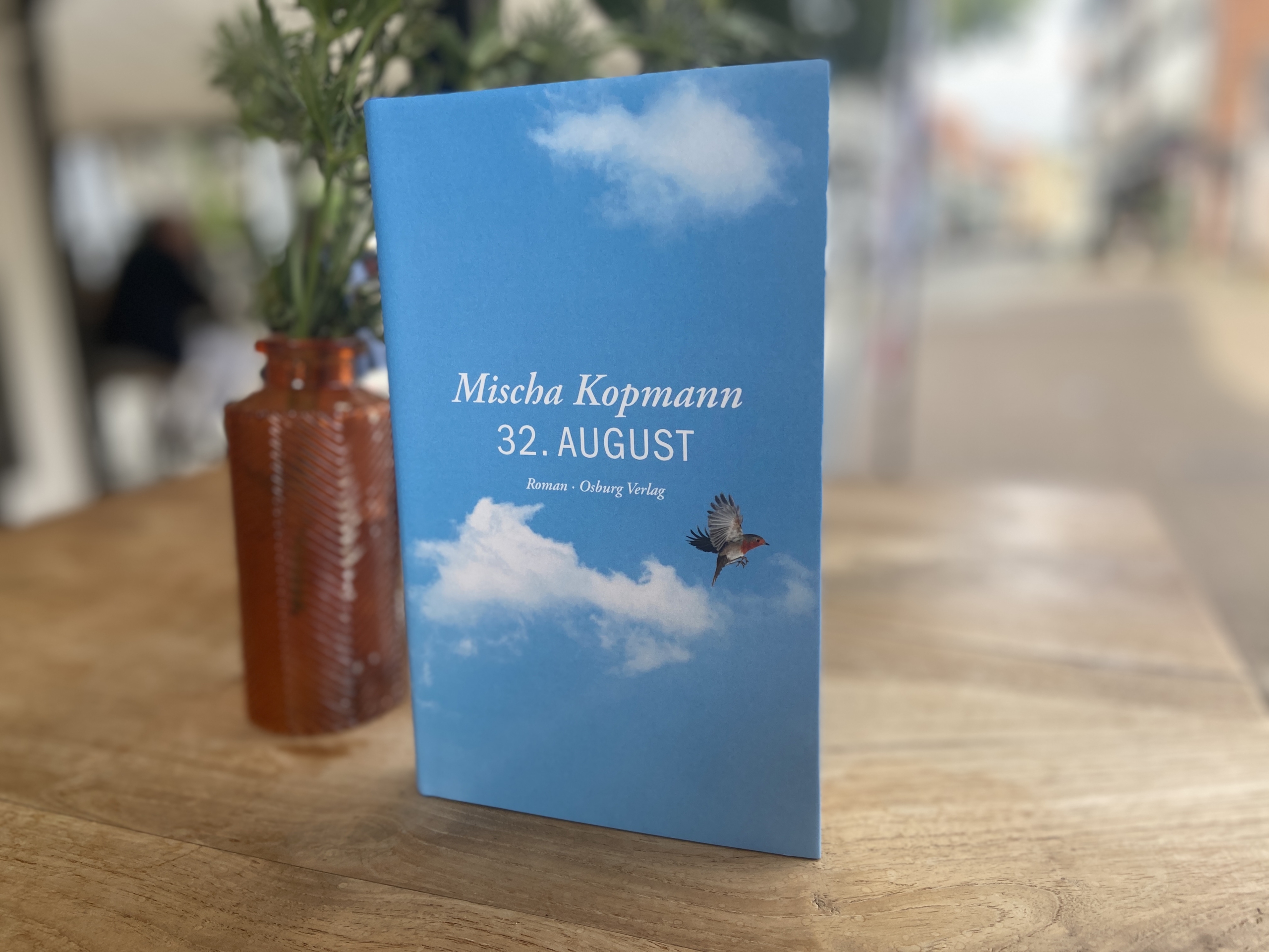 Buchtipp: „32. August“ von Mischa Kopmann