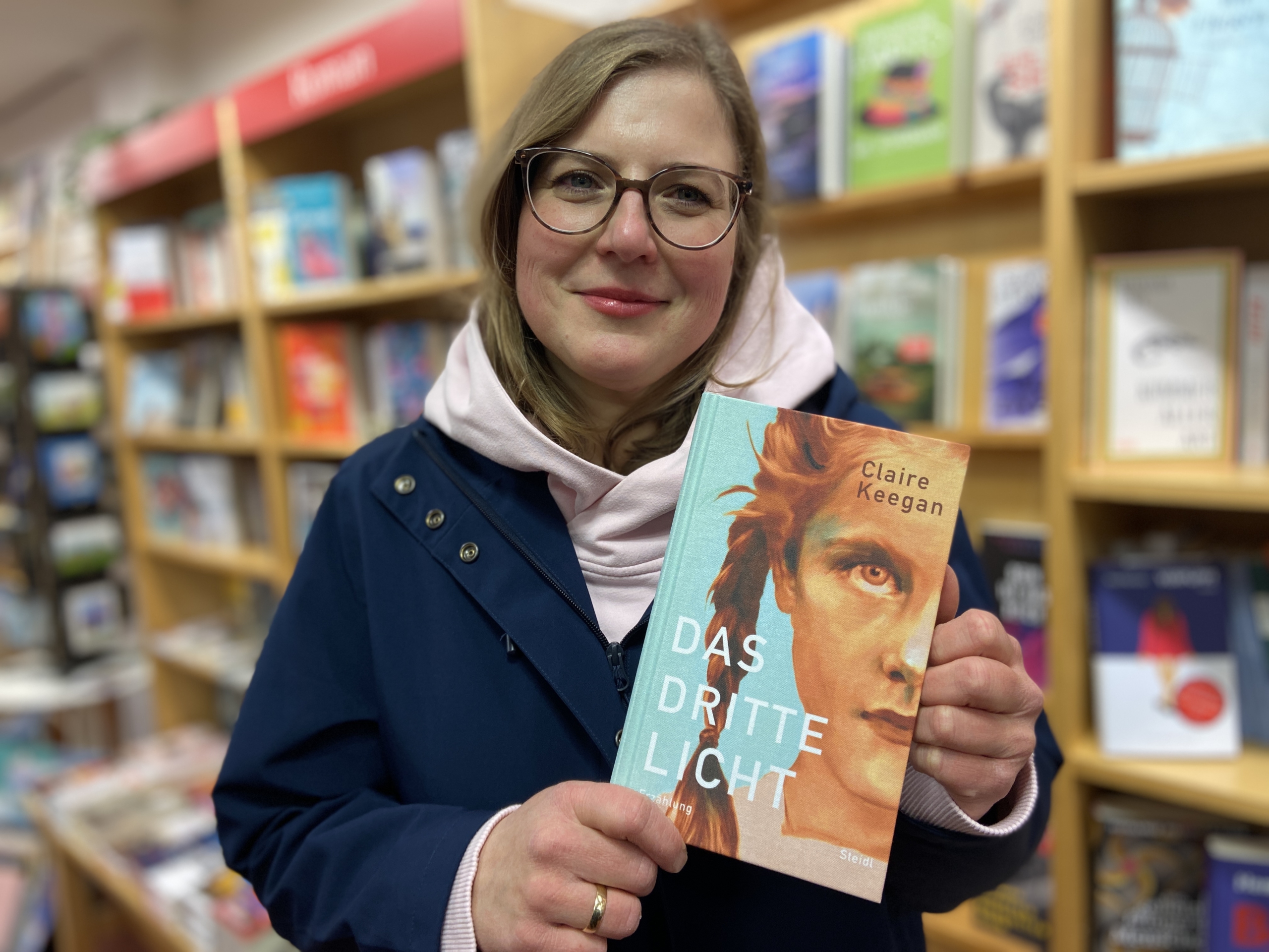 Ein Buchtipp aus der Reihe „Freundinnen der Buchhandlung empfehlen“: Ruth  Nagy ist begeistert von dem neuesten Buch von Claire Keegan: „Das dritte  Licht“. » Buchhandlung Celle