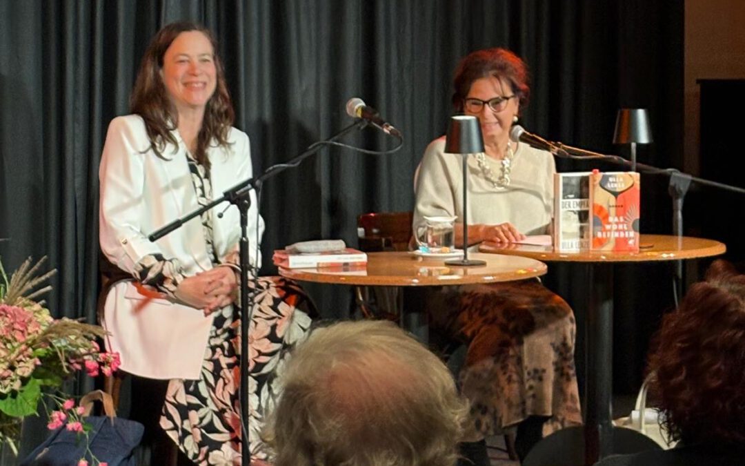 Viel Applaus bei Lesung: Ulla Lenze mit „Das Wohlbefinden“ bei „Kunst & Bühne“ – signierte Bücher verfügbar